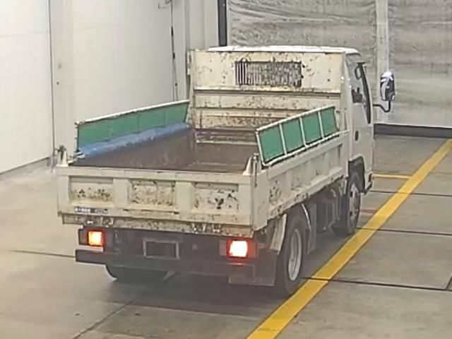 2010 Isuzu Elf dump auction photo 2