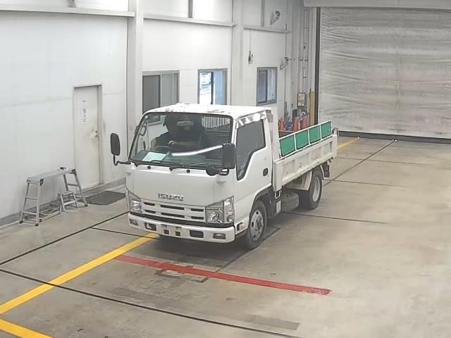 Japan Auction Vehicles 10 2010 Isuzu Elf dump auction photo