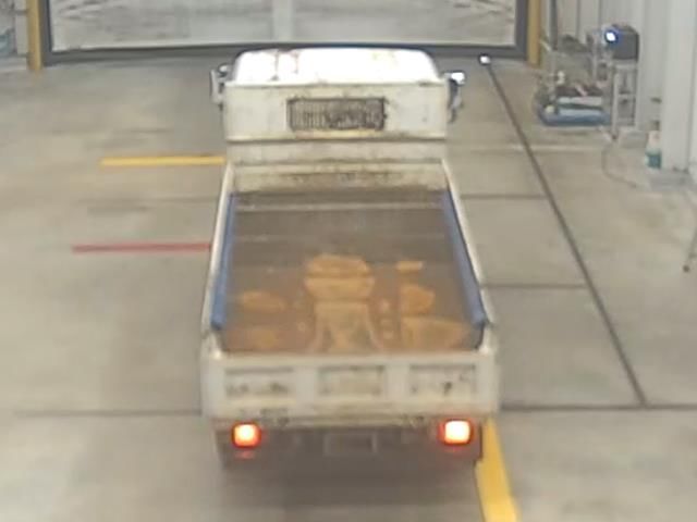 2010 Isuzu Elf dump auction photo 3