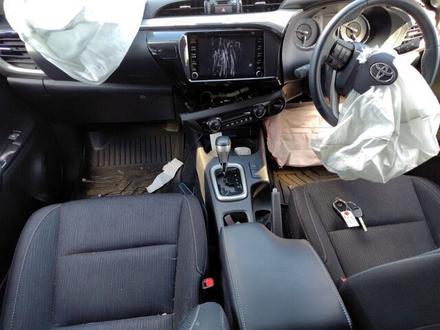 2024 Toyota Hilux 4WD auction photo 3