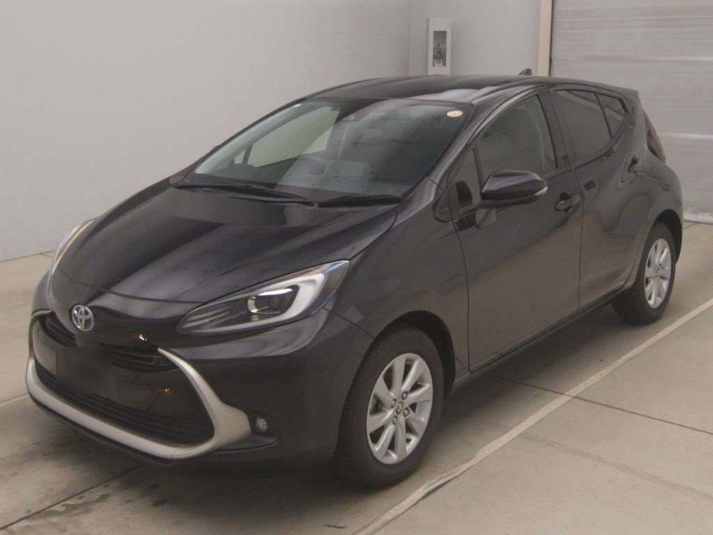 2021 Toyota Aqua Z Japan auction vehicle