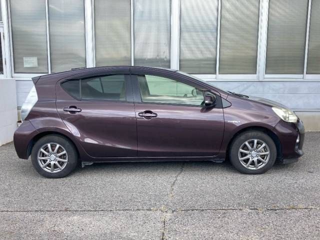2014 Toyota Aqua S auction photo 2