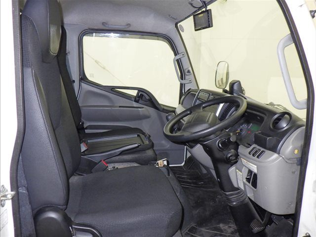 2021 Mitsubishi Fuso Canter Van auction photo 6