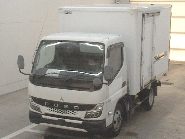 2021 Mitsubishi Fuso Canter Van Japan auction vehicle