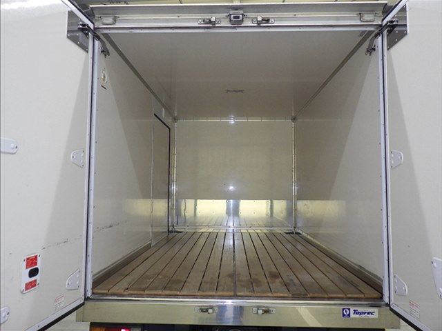 2021 Mitsubishi Fuso Canter Van auction photo 4
