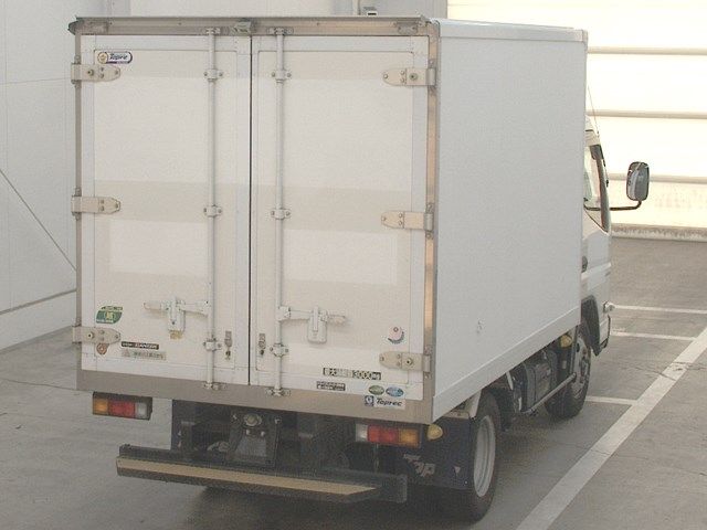 2021 Mitsubishi Fuso Canter Van auction photo 2