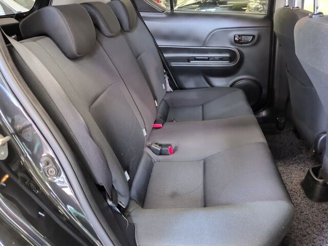 2015 Toyota Aqua S auction photo 6