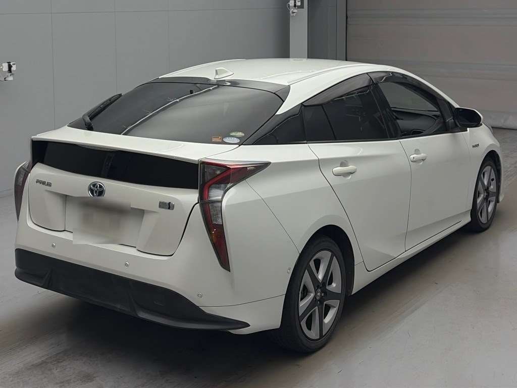2016 Toyota Prius Aツーリングセレクション auction photo 2