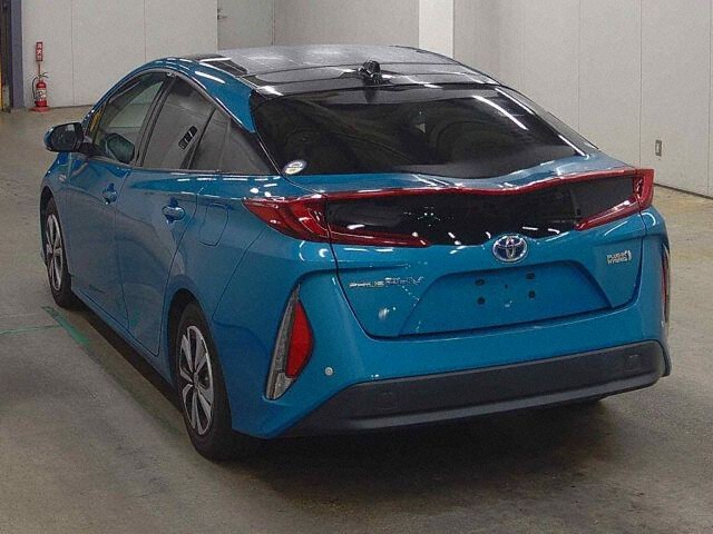 2017 Toyota Prius PHEV S Navi Package auction photo 2