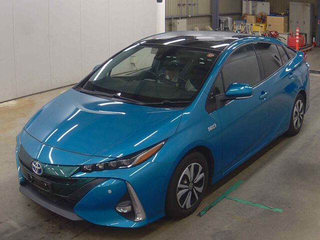 2017 Toyota Prius PHEV S Navi Package auction photo 4