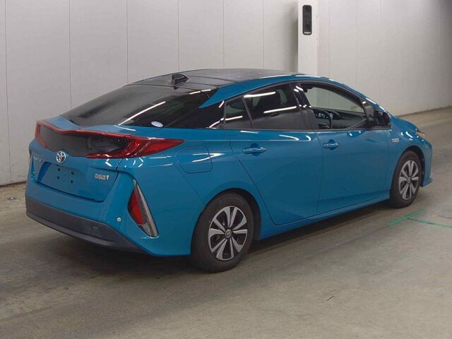 2017 Toyota Prius PHEV S Navi Package auction photo 5