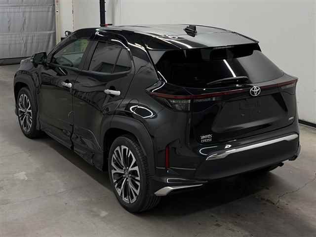 2023 Toyota Yaris Cross Z 4WD auction photo 2