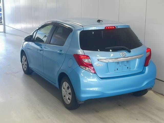 2015 Toyota Vitz F auction photo 3