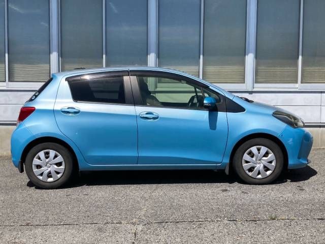 2015 Toyota Vitz F auction photo 2