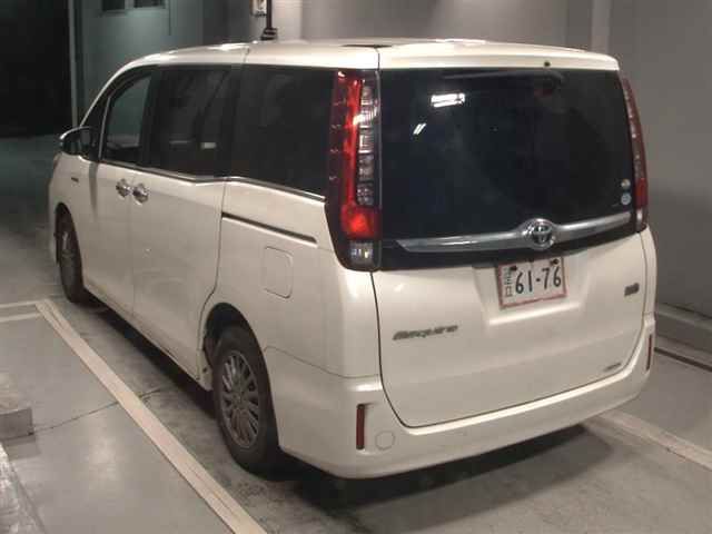 2015 Toyota Esquire ハイブリッドGi auction photo 2