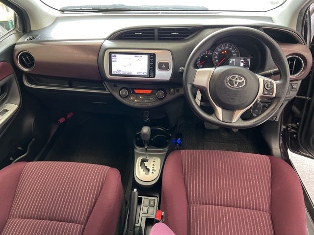 2014 Toyota Vitz ジュエラ auction photo 5