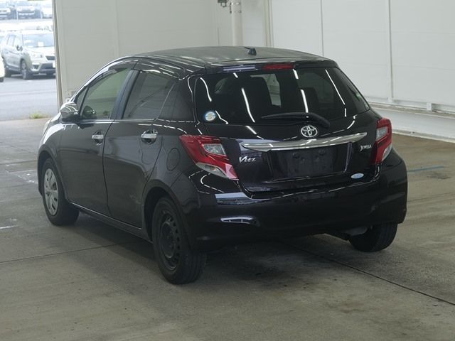 2014 Toyota Vitz ジュエラ auction photo 2