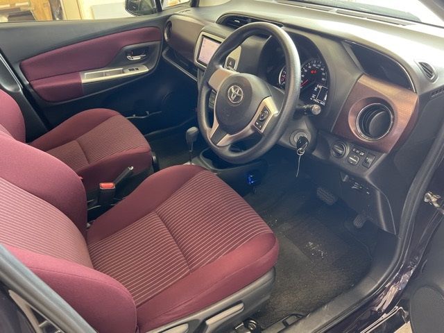 2014 Toyota Vitz ジュエラ auction photo 4