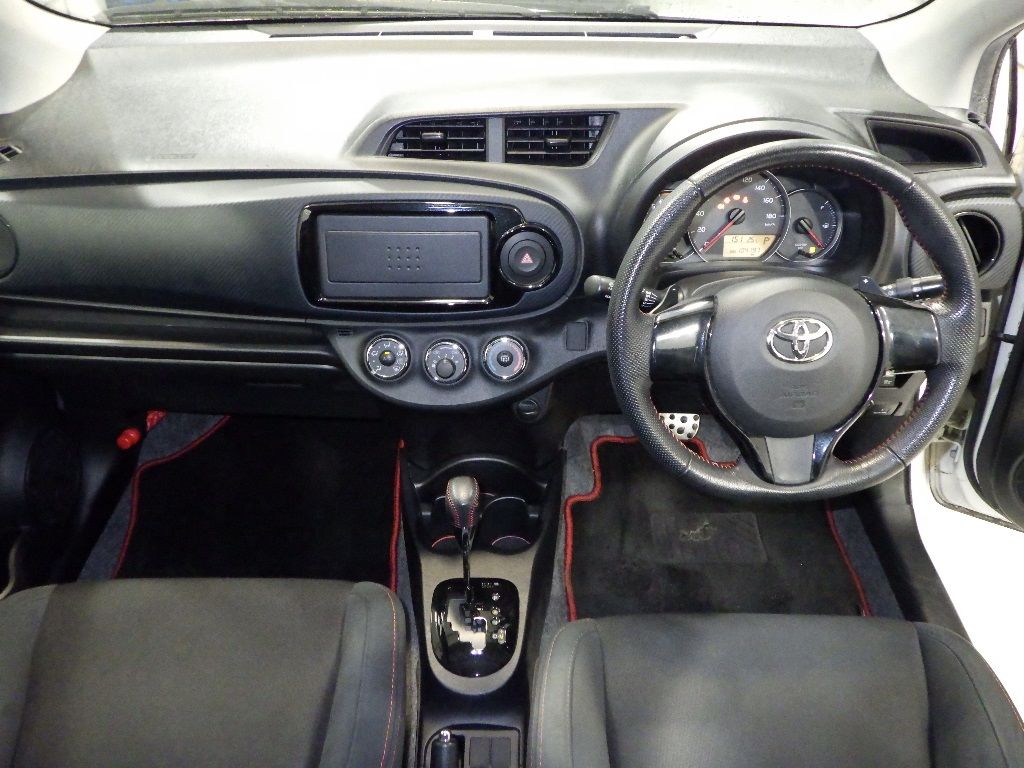 2012 Toyota ヴィッツ 5HB RS Gs auction photo 3