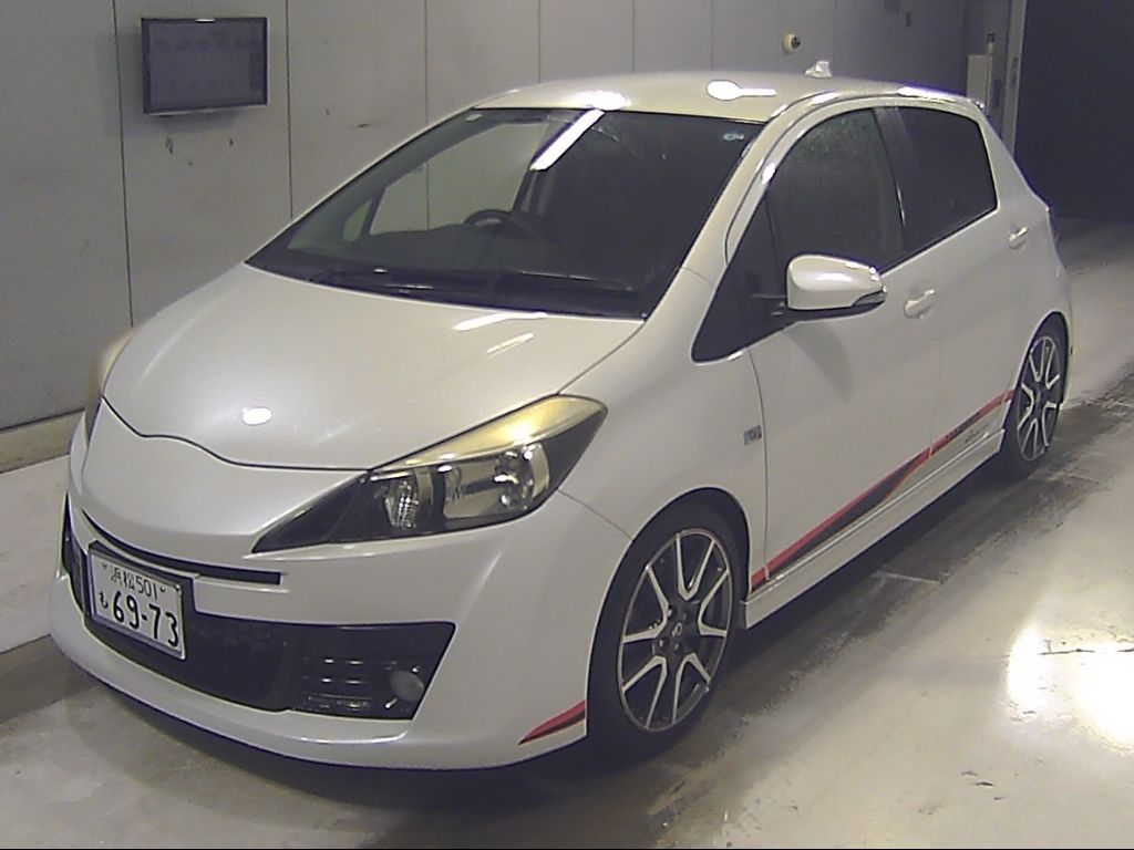 2012 Toyota ヴィッツ 5HB RS Gs auction photo 4
