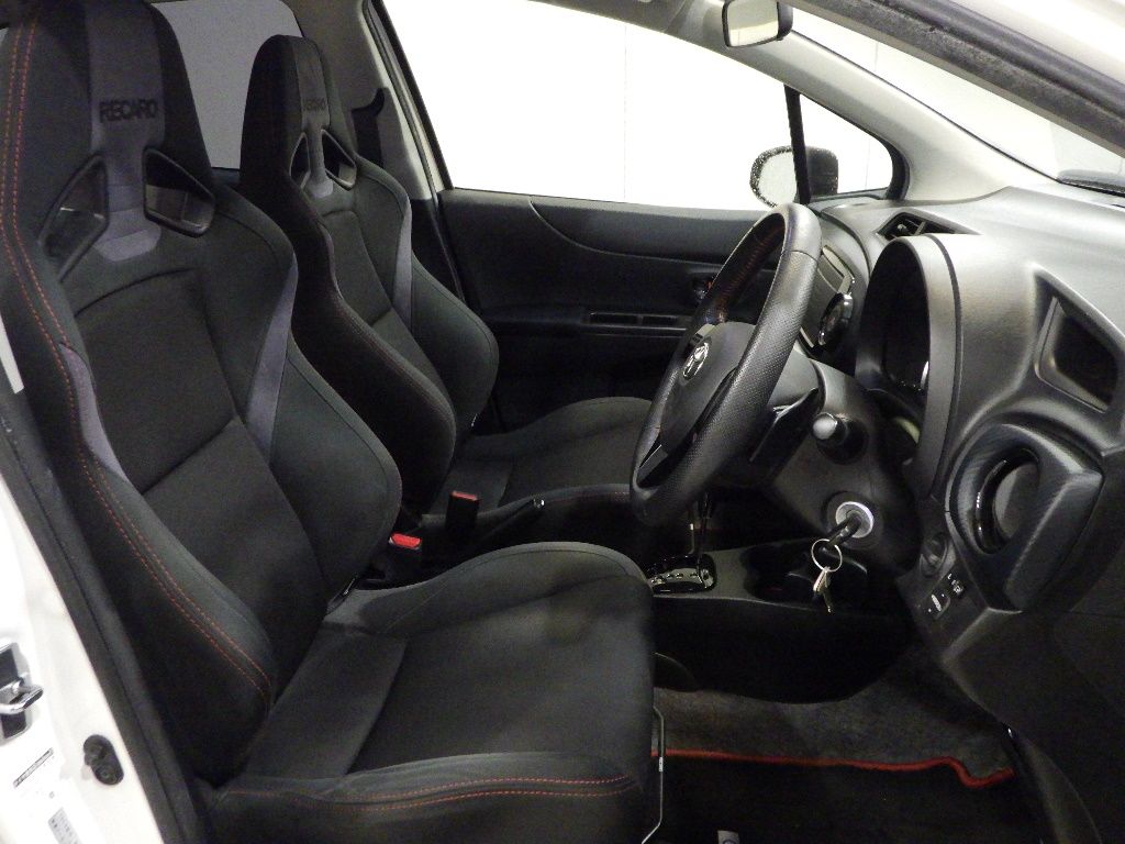 2012 Toyota ヴィッツ 5HB RS Gs auction photo 6