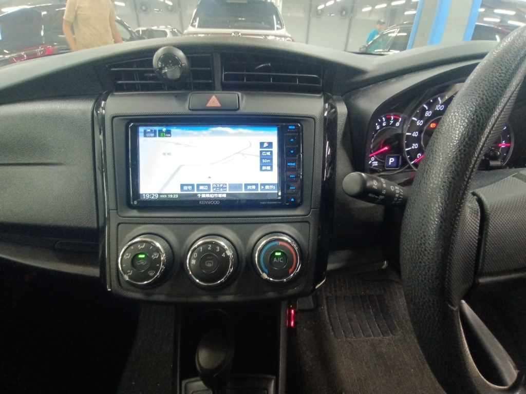 2021 Toyota Corolla Axio EX 4WD auction photo 11