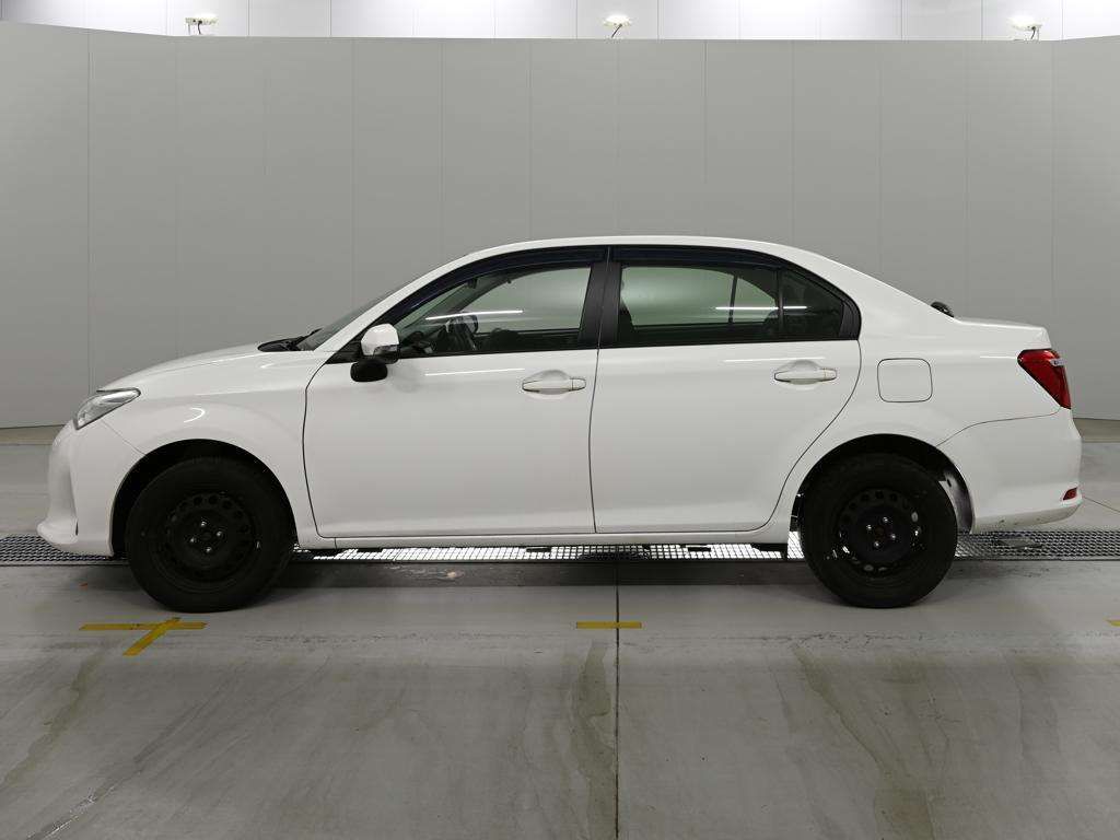 2021 Toyota Corolla Axio EX 4WD auction photo 4