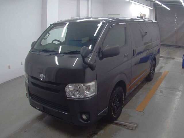 2017 Toyota Hiace Long Super GL 4WD auction photo 4