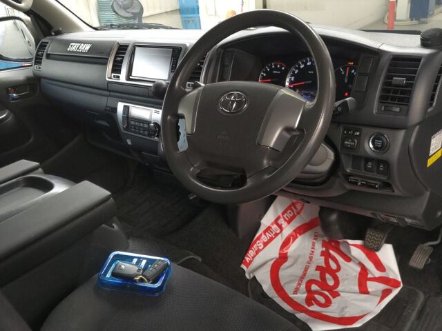 2017 Toyota Hiace Long Super GL 4WD auction photo 3