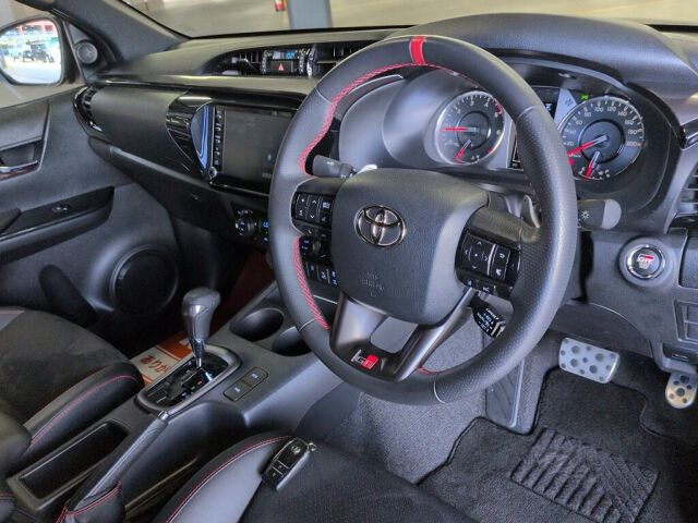 2023 Toyota Hilux Z GR Sport 4WD auction photo 6