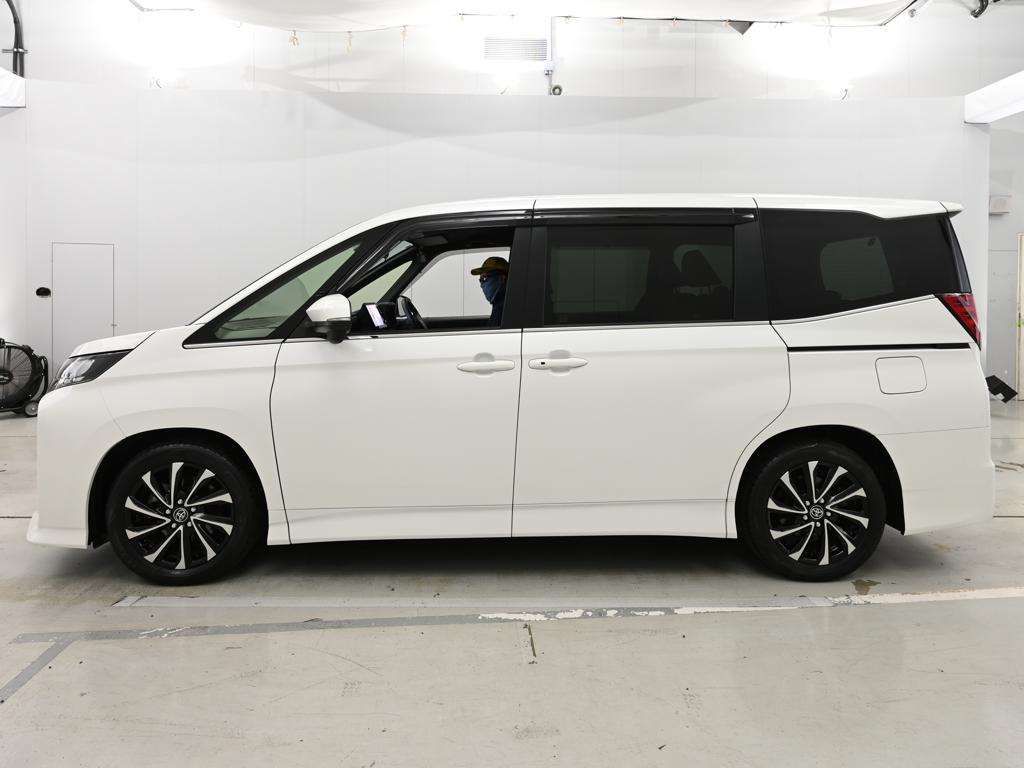 2024 Toyota Noah S-Z auction photo 4