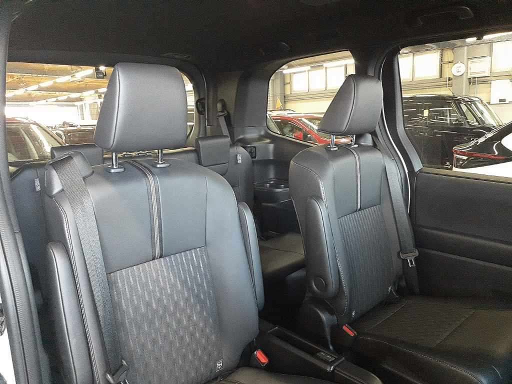 2024 Toyota Noah S-Z auction photo 11