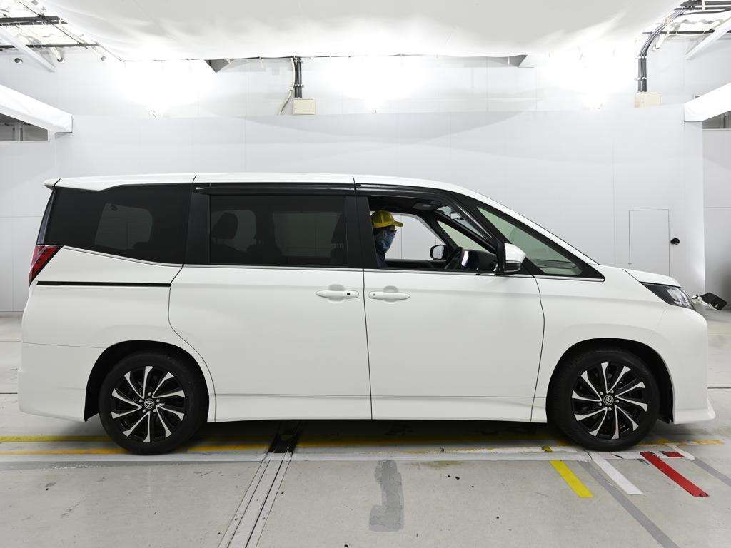 2024 Toyota Noah S-Z auction photo 3