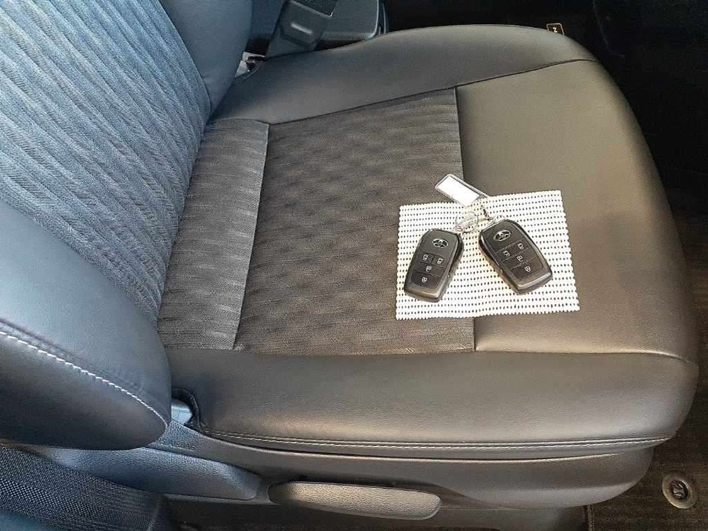 2024 Toyota Noah S-Z auction photo 10