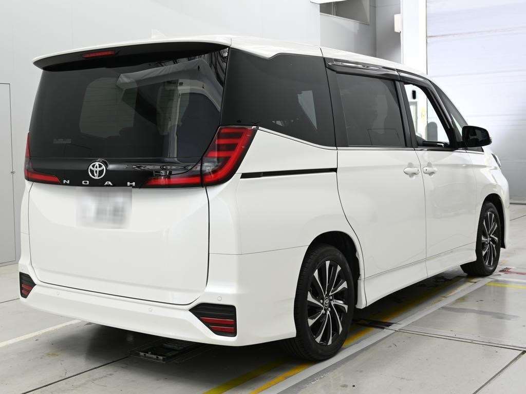 2024 Toyota Noah S-Z auction photo 2