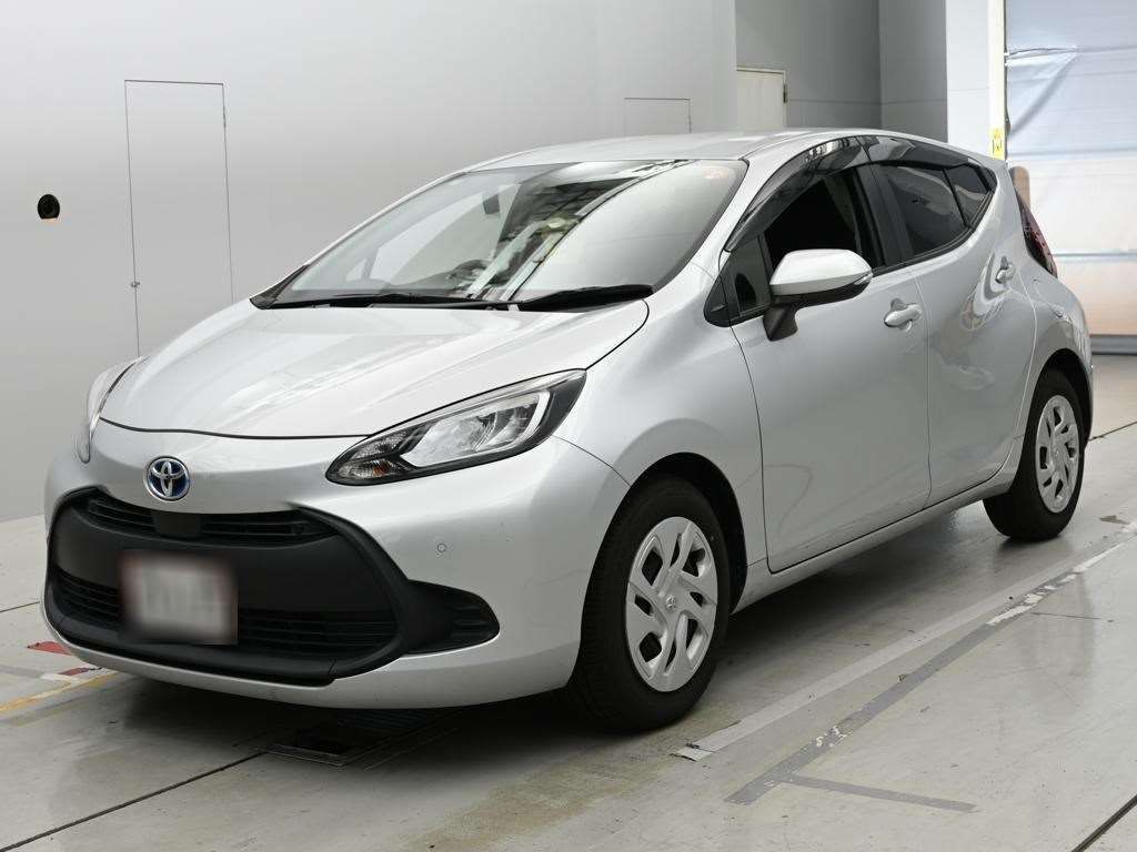 2022 Toyota Aqua X Japan auction vehicle