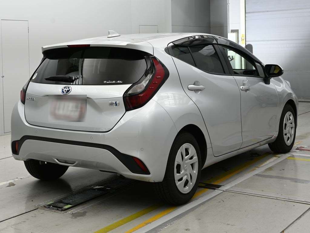 2022 Toyota Aqua X auction photo 2