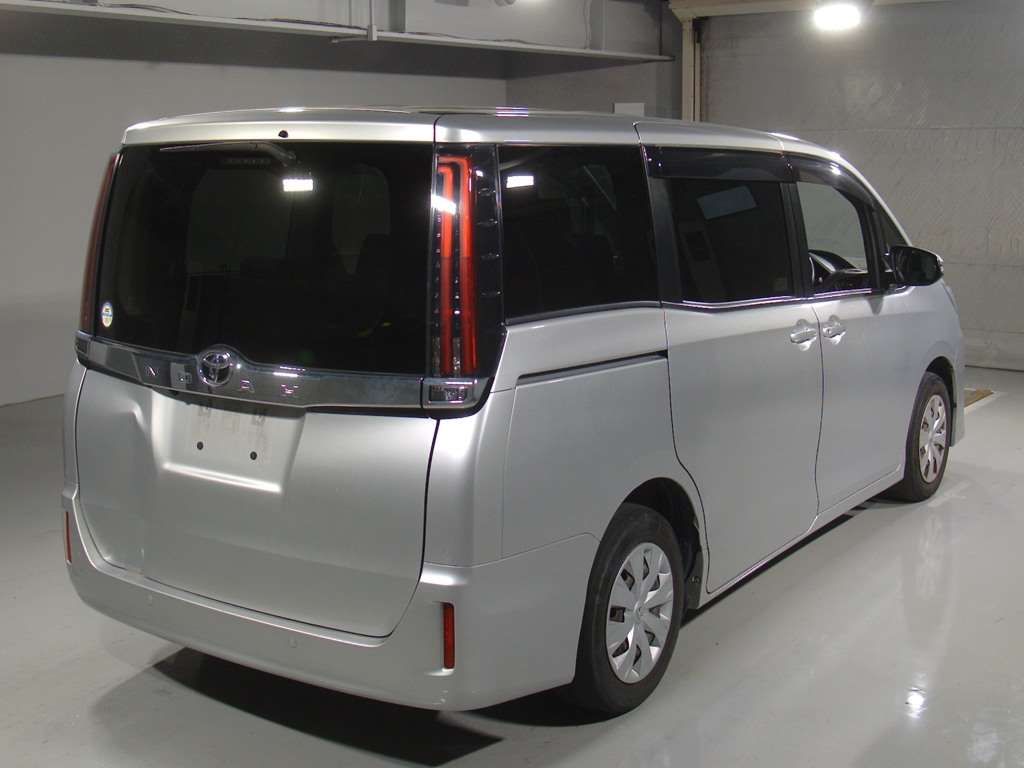 2021 Toyota Noah X auction photo 2