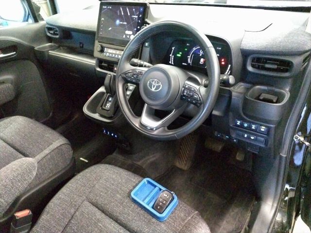 2023 Toyota Sienta ハイブリッドZ 4WD auction photo 3