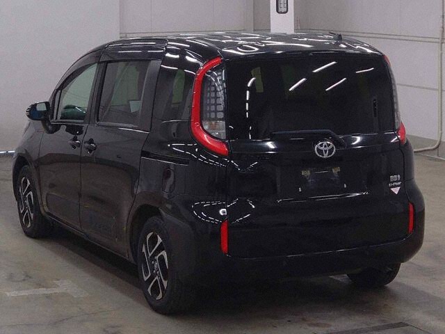 2023 Toyota Sienta ハイブリッドZ 4WD auction photo 2