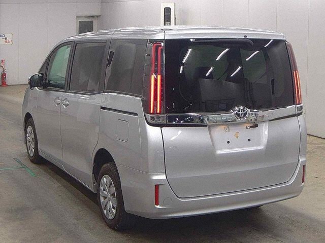 2020 Toyota Noah X 4WD auction photo 2