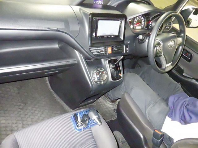 2020 Toyota Noah X 4WD auction photo 3
