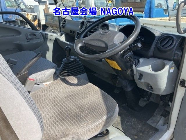 2016 Hino Dutro Hira PG auction photo 4
