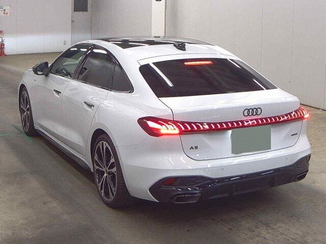 2025 Audi A5 TFSIQ150KWS 4WD auction photo 2