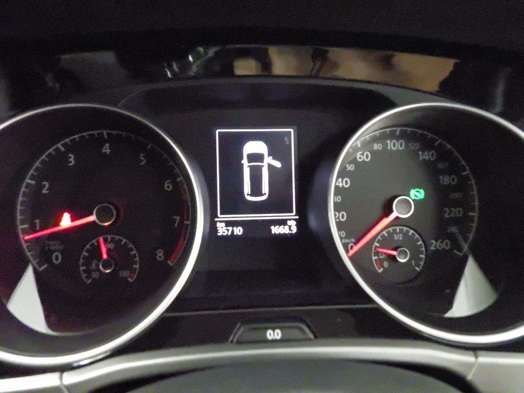 2018 Volkswagen ゴルフトゥーラン TSIコンフォートライン auction photo 10