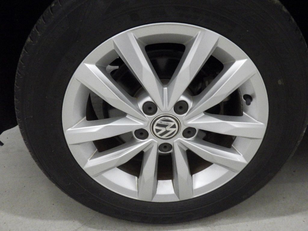 2018 Volkswagen ゴルフトゥーラン TSIコンフォートライン auction photo 9