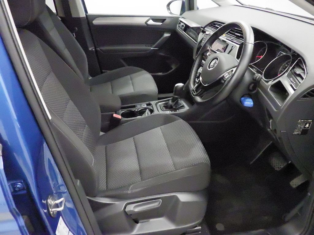 2018 Volkswagen ゴルフトゥーラン TSIコンフォートライン auction photo 6