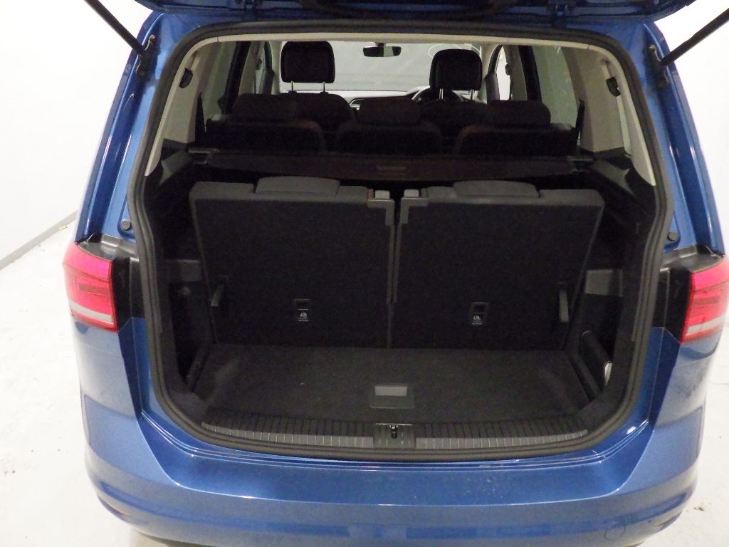 2018 Volkswagen ゴルフトゥーラン TSIコンフォートライン auction photo 8