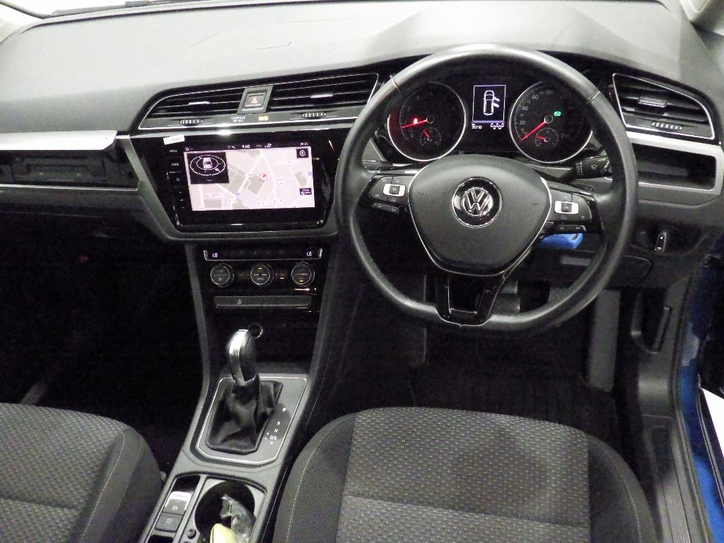 2018 Volkswagen ゴルフトゥーラン TSIコンフォートライン auction photo 3