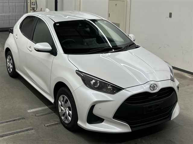 Japan Auction Vehicles 10 2023 Toyota Yaris G 4WD auction photo